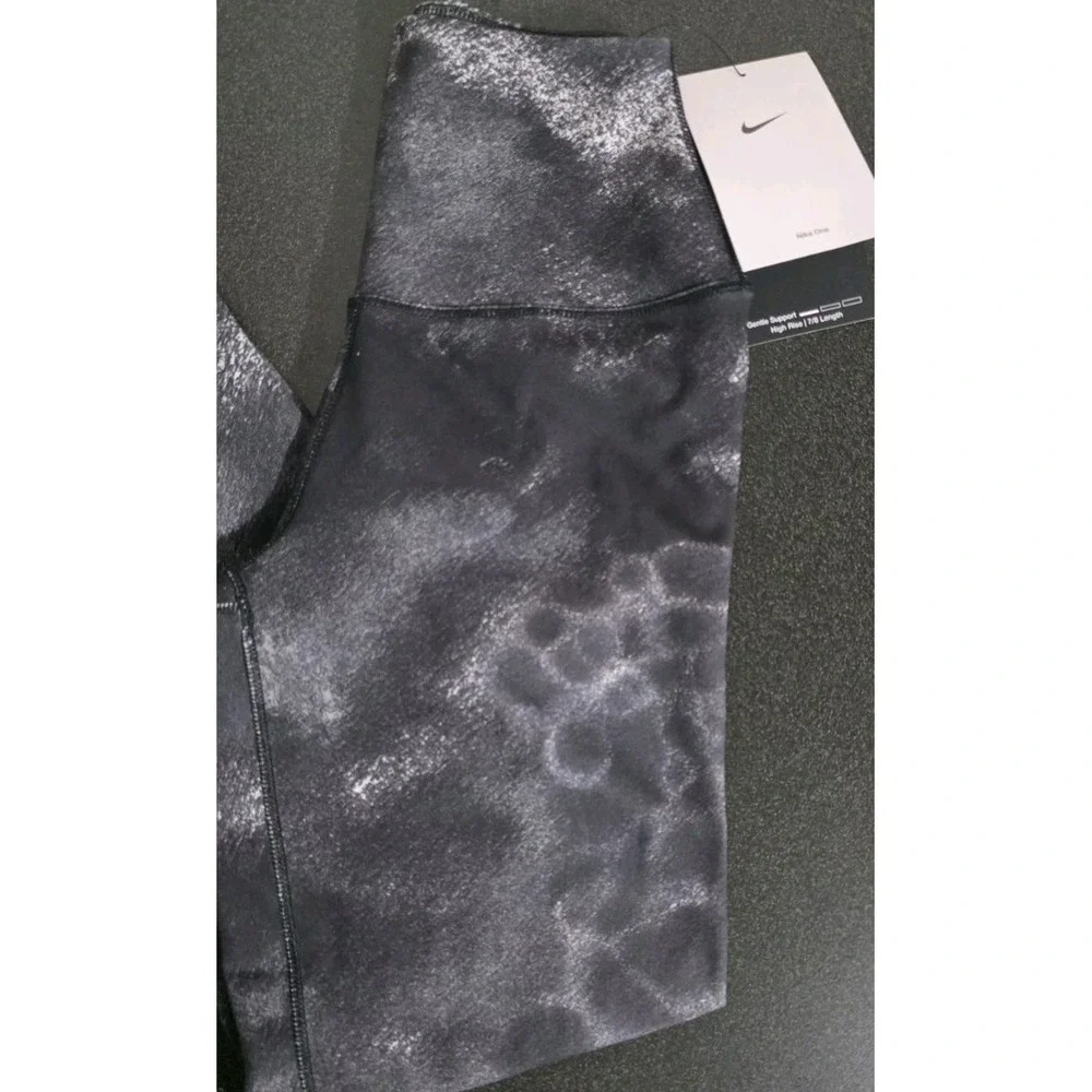 NWT Nike One Women Size XXS‎ High Rise 7/8 Printed Leggings Black FZ7275-010 Run